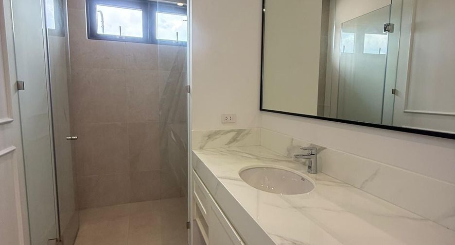 For sale 5 bedrooms villa in Thalang, Phuket