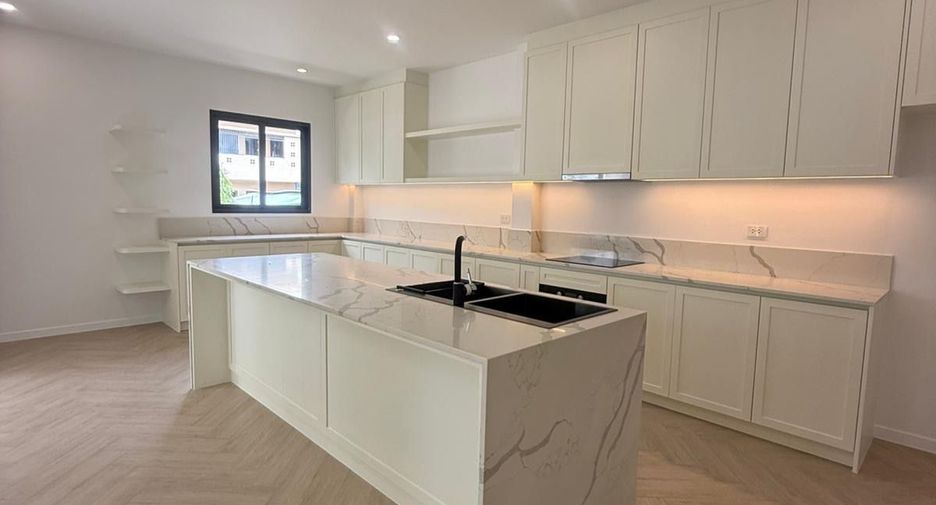 For sale 5 bedrooms villa in Thalang, Phuket