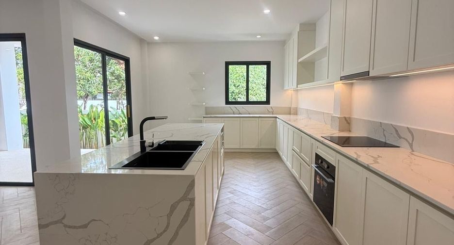 For sale 5 bedrooms villa in Thalang, Phuket