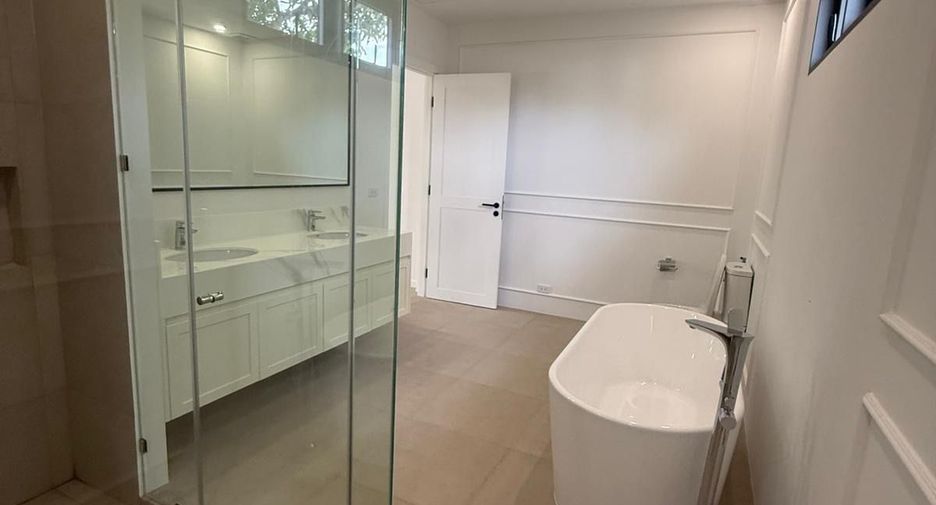 For sale 5 bedrooms villa in Thalang, Phuket