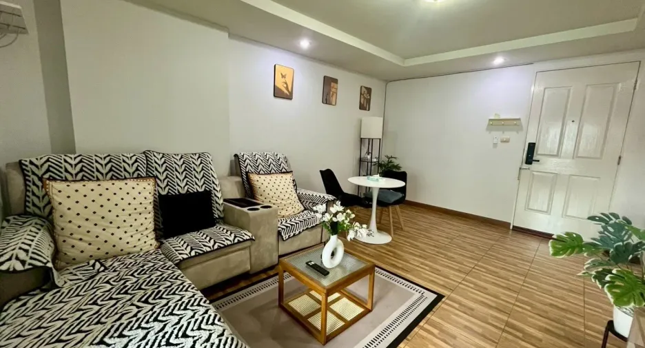 For rent 1 bed condo in Huai Khwang, Bangkok