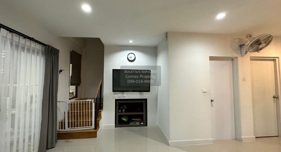 For sale 3 bedrooms townhouse in Nong Khaem, Bangkok