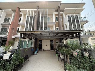 For sale 3 bedrooms townhouse in Lak Si, Bangkok