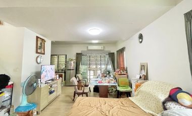 For sale 3 bedrooms townhouse in Don Mueang, Bangkok