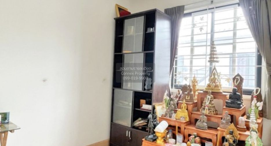 For sale 3 bedrooms townhouse in Don Mueang, Bangkok