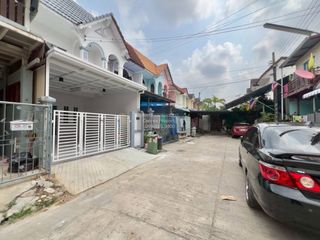 For sale 3 bedrooms townhouse in Khlong Sam Wa, Bangkok