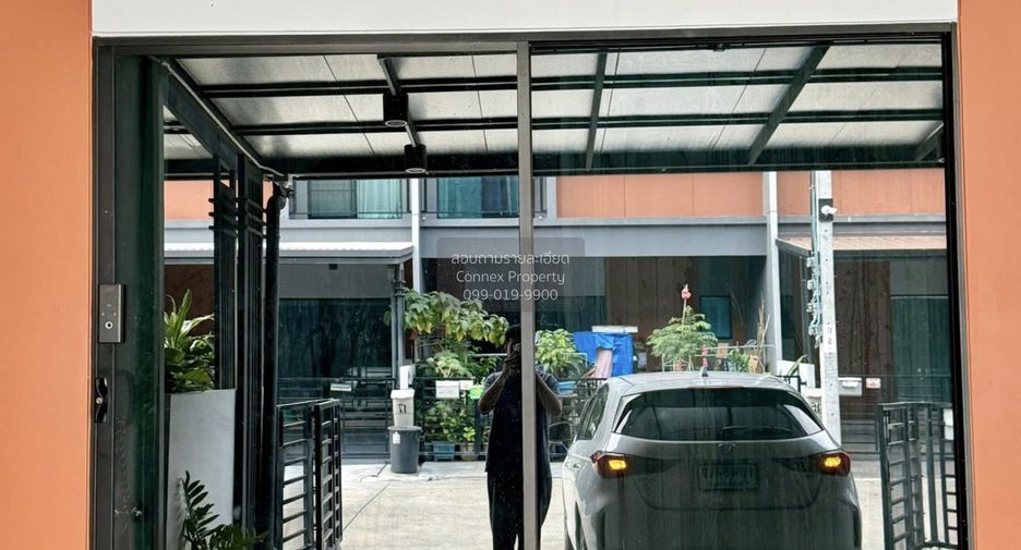 For sale 3 bedrooms townhouse in Phasi Charoen, Bangkok