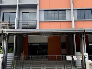 For sale 3 bedrooms townhouse in Phasi Charoen, Bangkok