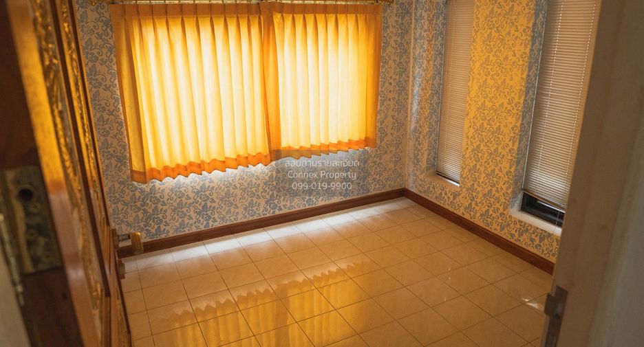 For sale 5 bedrooms house in Mueang Nonthaburi, Nonthaburi
