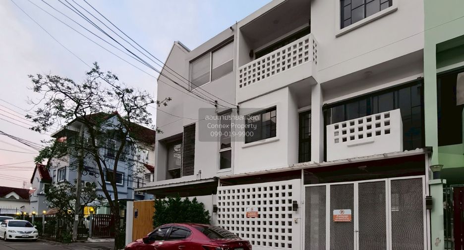For sale 3 bedrooms townhouse in Bueng Kum, Bangkok