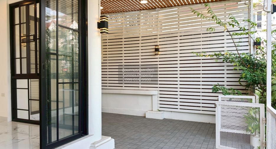 For sale 3 bedrooms townhouse in Bueng Kum, Bangkok