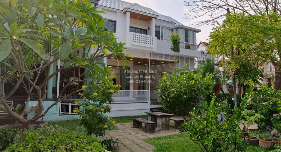For sale 3 bedrooms townhouse in Bueng Kum, Bangkok