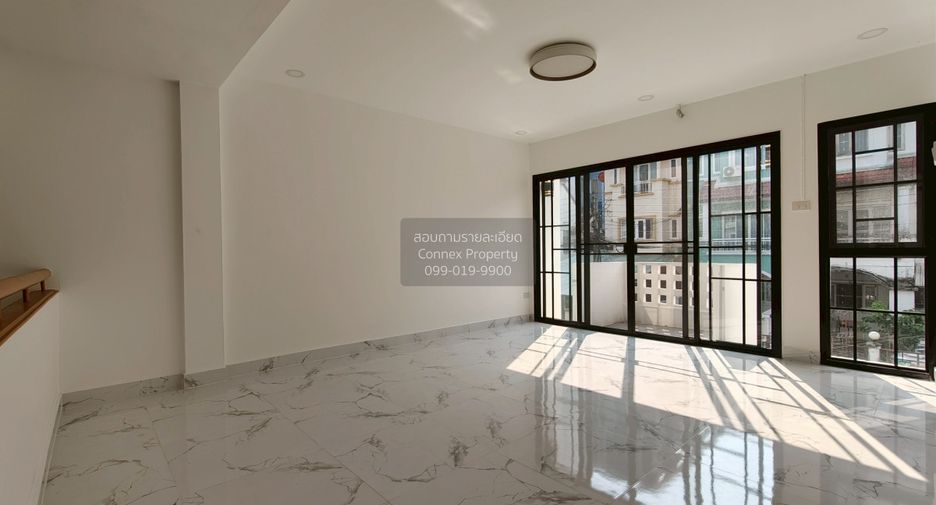 For sale 3 bedrooms townhouse in Bueng Kum, Bangkok