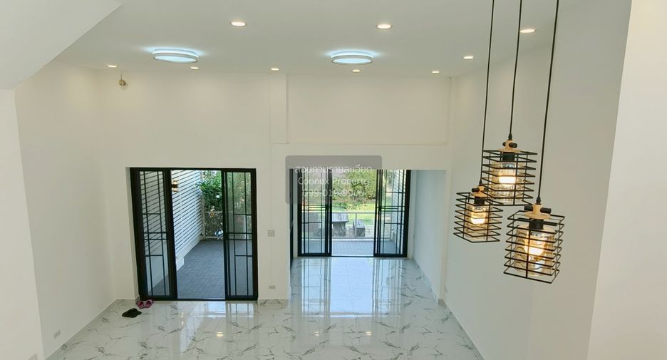 For sale 3 bedrooms townhouse in Bueng Kum, Bangkok