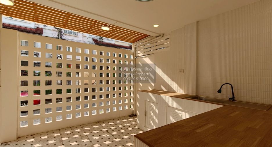 For sale 3 bedrooms townhouse in Bueng Kum, Bangkok