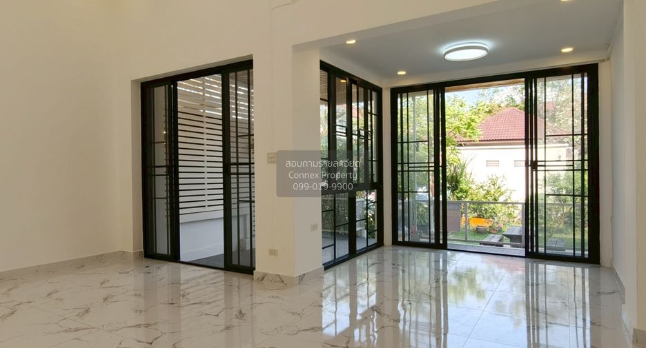 For sale 3 bedrooms townhouse in Bueng Kum, Bangkok