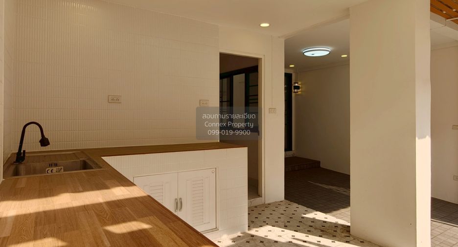 For sale 3 bedrooms townhouse in Bueng Kum, Bangkok