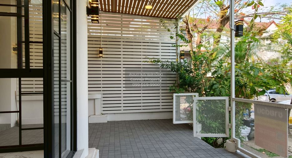For sale 3 bedrooms townhouse in Bueng Kum, Bangkok