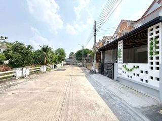For sale 4 bedrooms townhouse in Sai Mai, Bangkok
