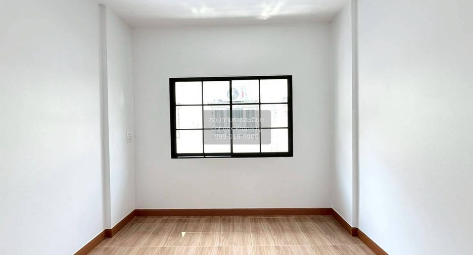 À vendre 4 chambres maison de ville à Sai Mai, Bangkok