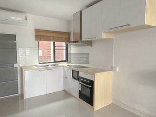 Casa adosada en venta de 3 habitaciones en Bang Kruai, Nonthaburi