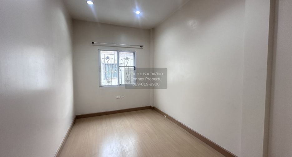 For sale 3 bedrooms townhouse in Bang Khae, Bangkok
