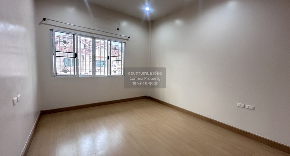 For sale 3 bedrooms townhouse in Bang Khae, Bangkok
