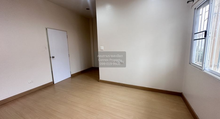 For sale 3 bedrooms townhouse in Bang Khae, Bangkok