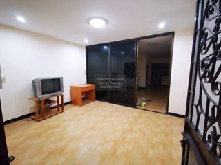 出售 3 卧室 联排别墅 在 Mueang Pathum Thani, Pathum Thani