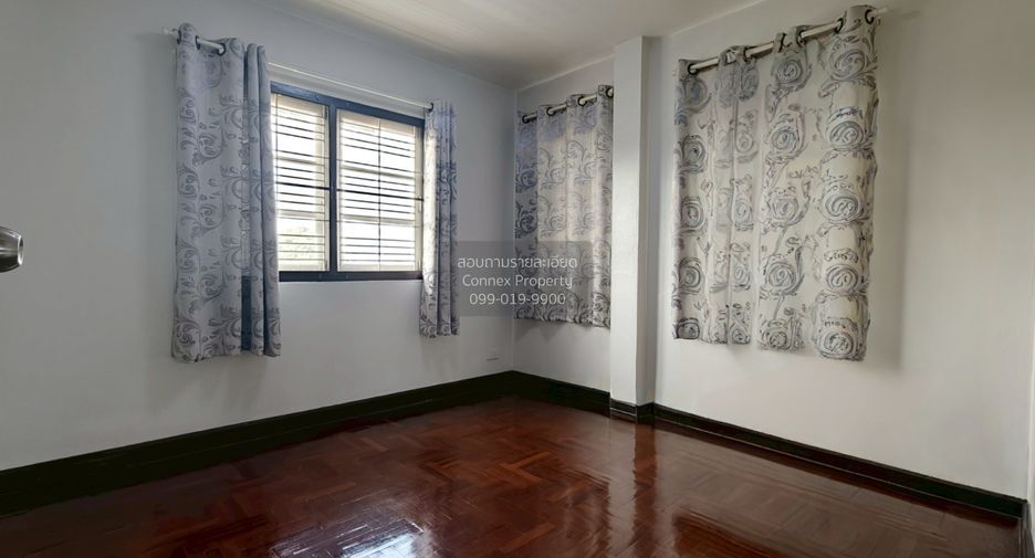 For sale 3 bedrooms house in Thawi Watthana, Bangkok