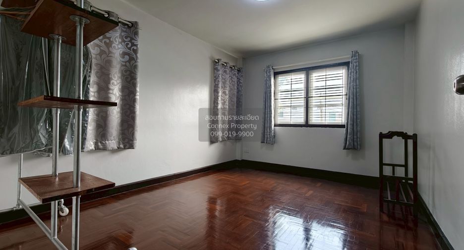For sale 3 bedrooms house in Thawi Watthana, Bangkok