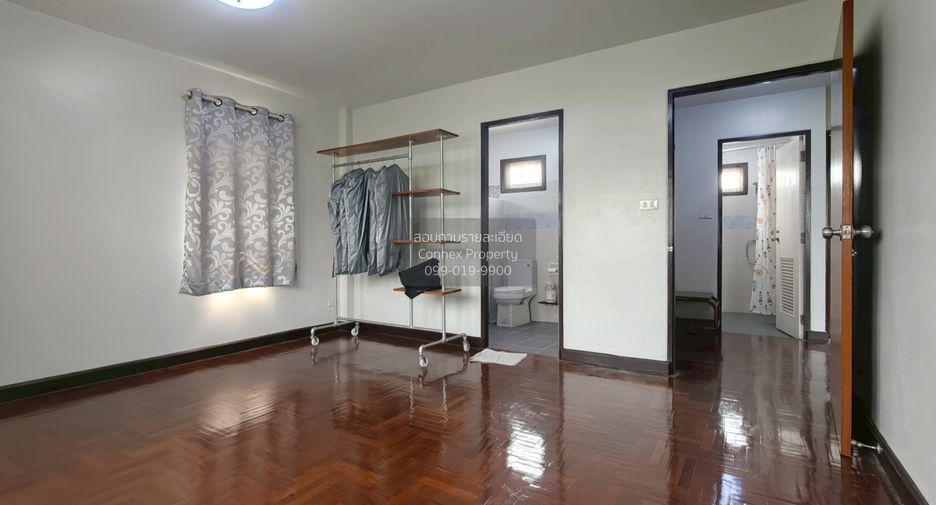 For sale 3 bedrooms house in Thawi Watthana, Bangkok