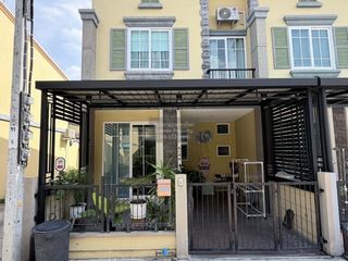 For sale 4 ベッドルーム townhouse in Bang Khae, Bangkok