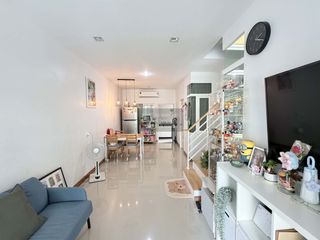 For sale 4 ベッドルーム townhouse in Bang Khae, Bangkok