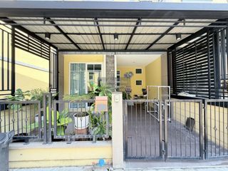 For sale 4 ベッドルーム townhouse in Bang Khae, Bangkok