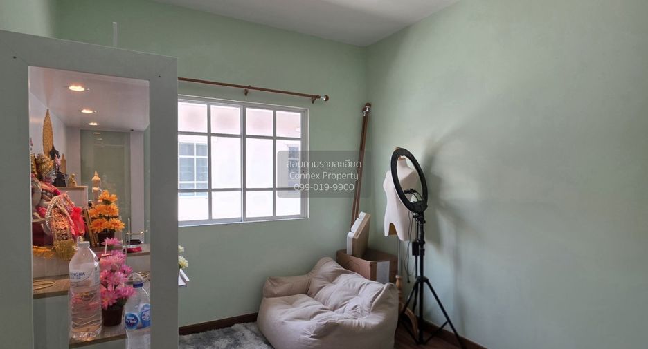For sale 4 bedrooms townhouse in Mueang Samut Sakhon, Samut Sakhon