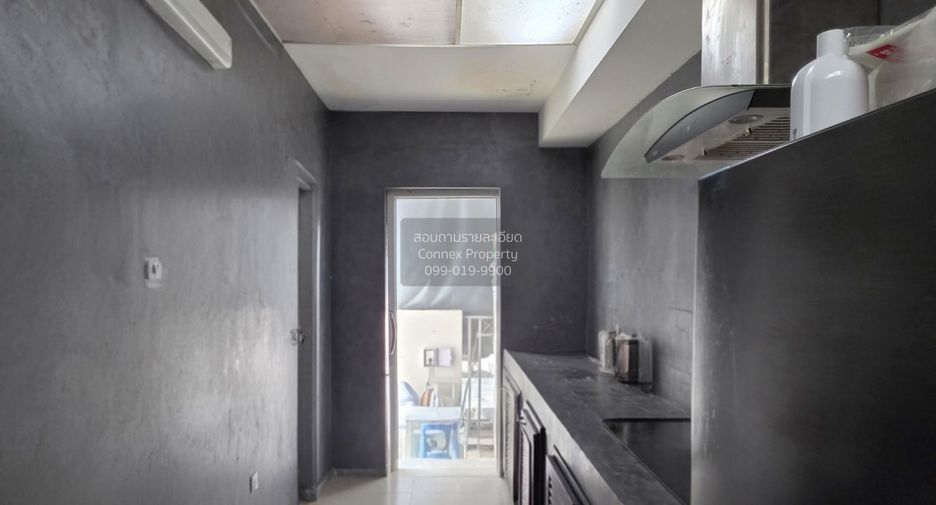 For sale 4 bedrooms townhouse in Mueang Samut Sakhon, Samut Sakhon