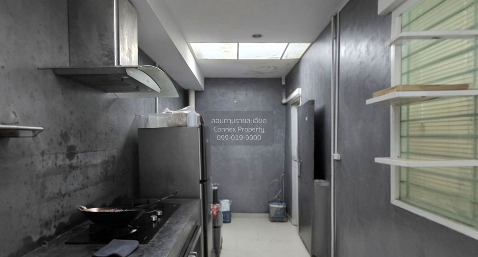 For sale 4 bedrooms townhouse in Mueang Samut Sakhon, Samut Sakhon