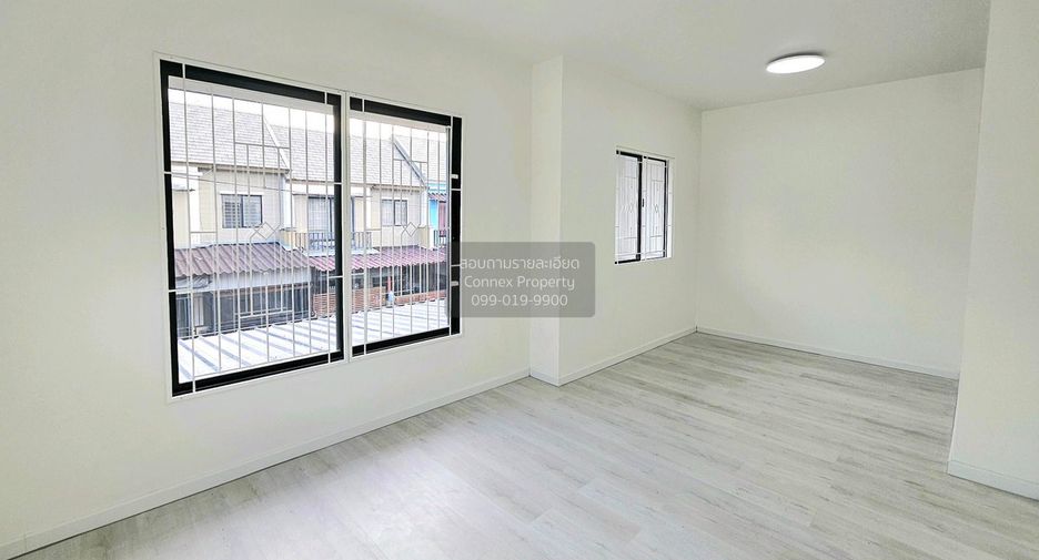 Casa adosada en venta de 3 habitaciones en Khlong Luang, Pathum Thani