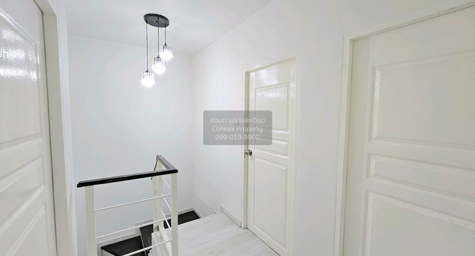 Casa adosada en venta de 3 habitaciones en Khlong Luang, Pathum Thani