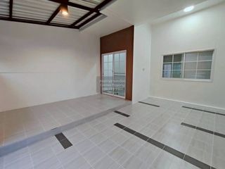 For sale 3 bedrooms townhouse in Thawi Watthana, Bangkok