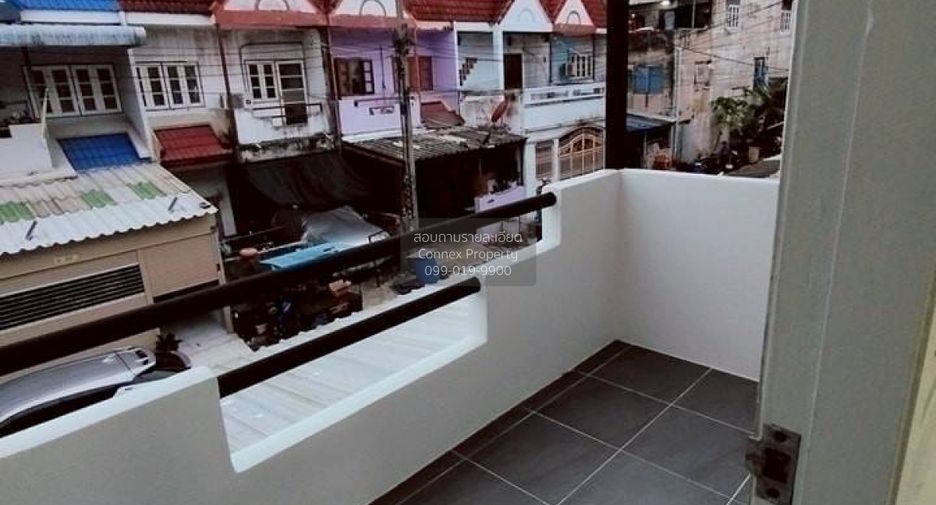 Casa adosada en venta de 3 habitaciones en Thawi Watthana, Bangkok