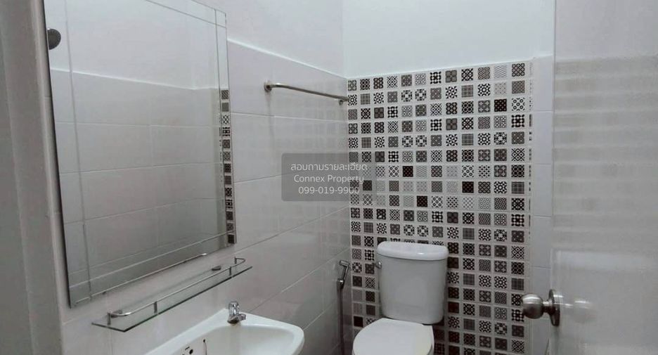 Casa adosada en venta de 3 habitaciones en Thawi Watthana, Bangkok