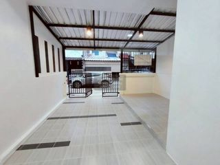 For sale 3 bedrooms townhouse in Thawi Watthana, Bangkok