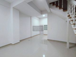 For sale 3 bedrooms townhouse in Thawi Watthana, Bangkok