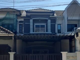 For sale 3 bedrooms townhouse in Bang Khae, Bangkok