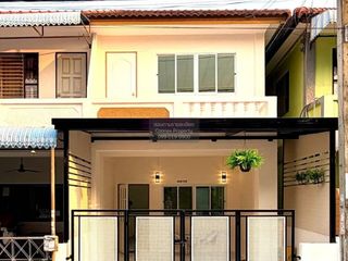 Продажа 2 спальни таунхаус в Mueang Samut Prakan, Самутпракан