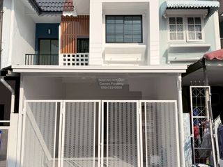 For sale 2 ベッドルーム townhouse in Khlong Sam Wa, Bangkok