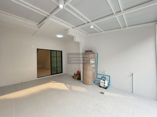 For sale 2 ベッドルーム townhouse in Khlong Sam Wa, Bangkok