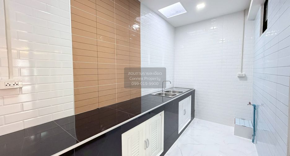 For sale 2 bedrooms townhouse in Khlong Sam Wa, Bangkok